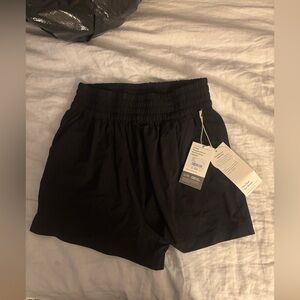 Vuori Villa Short Small Black